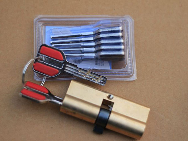 鹤庆24小时上门开锁公司